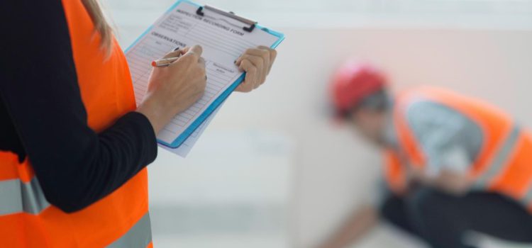La prevención de riesgos laborales y su incidencia en la relación laboral. Ineptitud sobrevenida, incapacidades, obligación del examen de salud y Ley 2/2025.